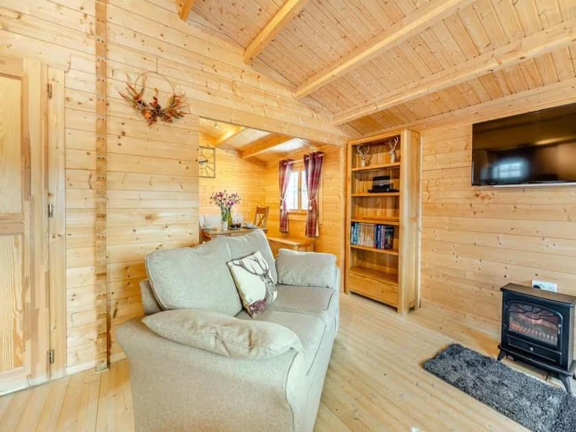 Lochinvar - Clydesdale Log Cabin With Hot Tub Airdrie Extérieur photo